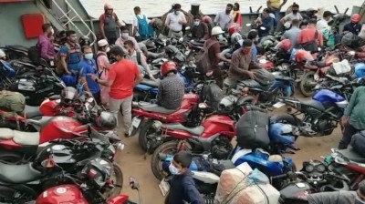 শিমুলিয়ায়-বাংলাবাজার নৌরুটে ঈদযাত্রীদের ভিড়